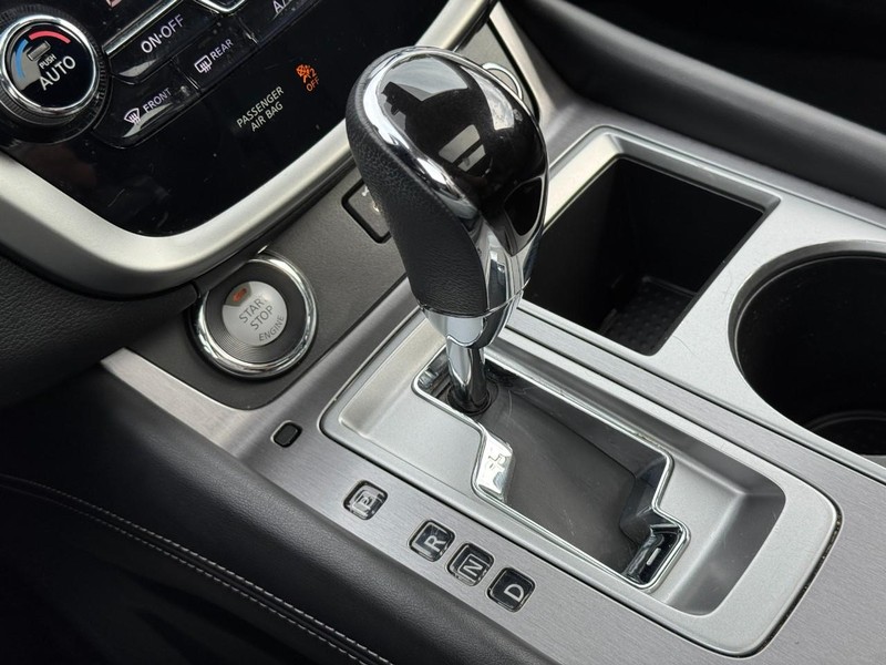 Nissan Murano Vehicle Full-screen Gallery Image 21