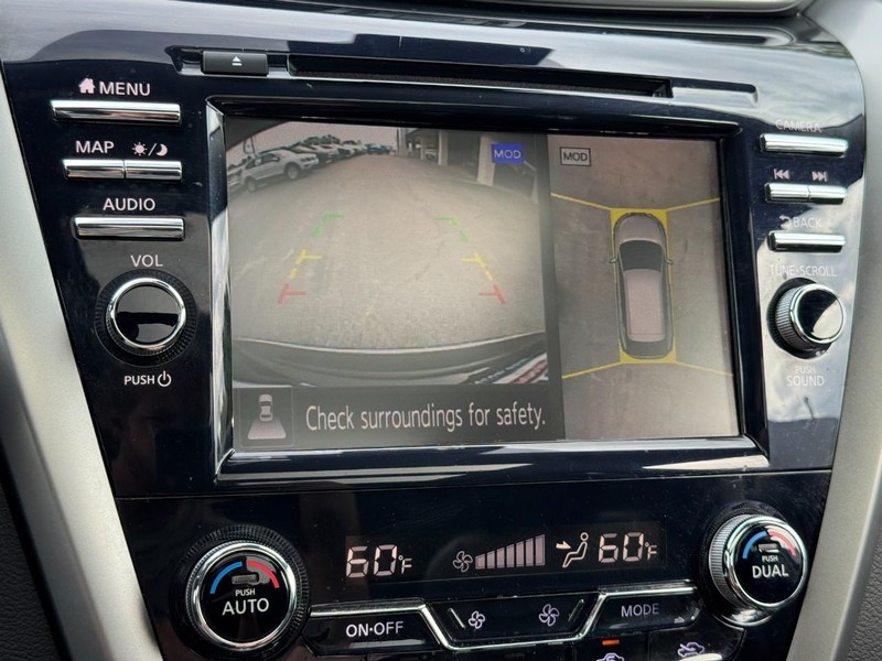 Nissan Murano Vehicle Full-screen Gallery Image 23