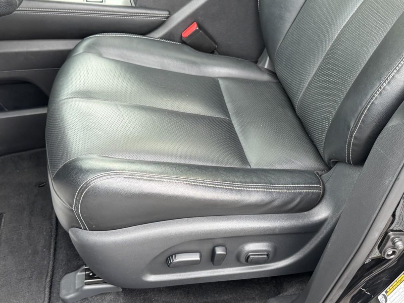 Nissan Murano Vehicle Full-screen Gallery Image 25