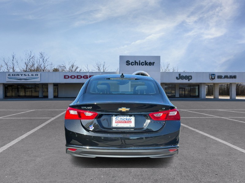 Chevrolet Malibu Vehicle Full-screen Gallery Image 04