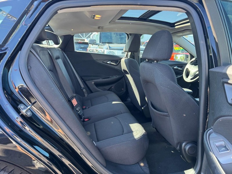 Chevrolet Malibu Vehicle Full-screen Gallery Image 10
