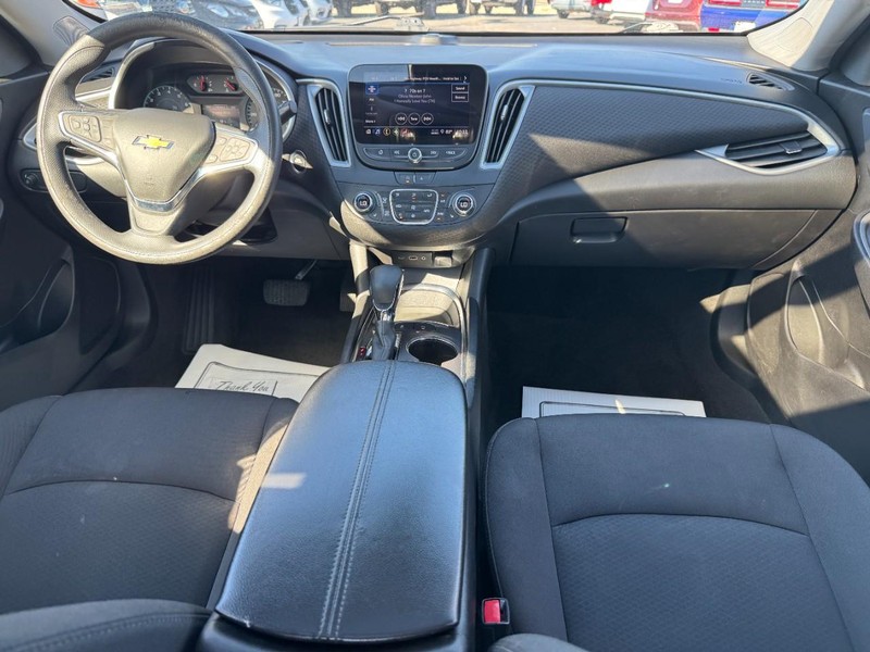 Chevrolet Malibu Vehicle Full-screen Gallery Image 11