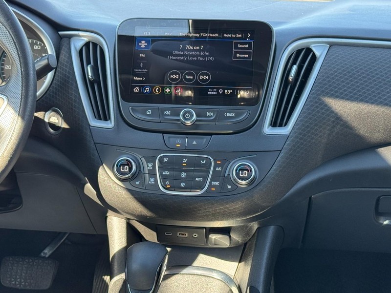 Chevrolet Malibu Vehicle Full-screen Gallery Image 13