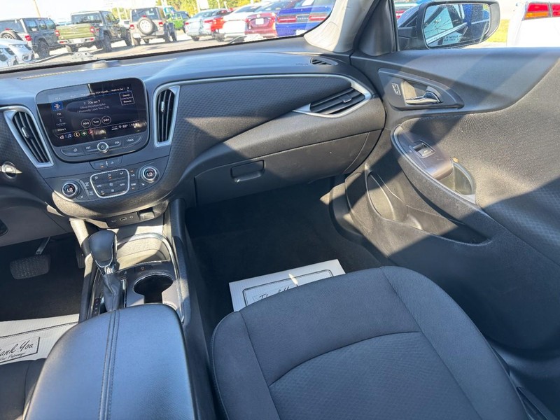 Chevrolet Malibu Vehicle Full-screen Gallery Image 15