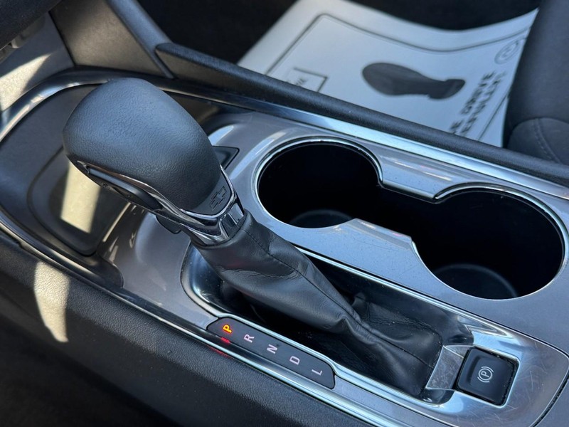 Chevrolet Malibu Vehicle Full-screen Gallery Image 19