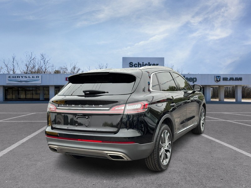 Lincoln Nautilus Vehicle Full-screen Gallery Image 03