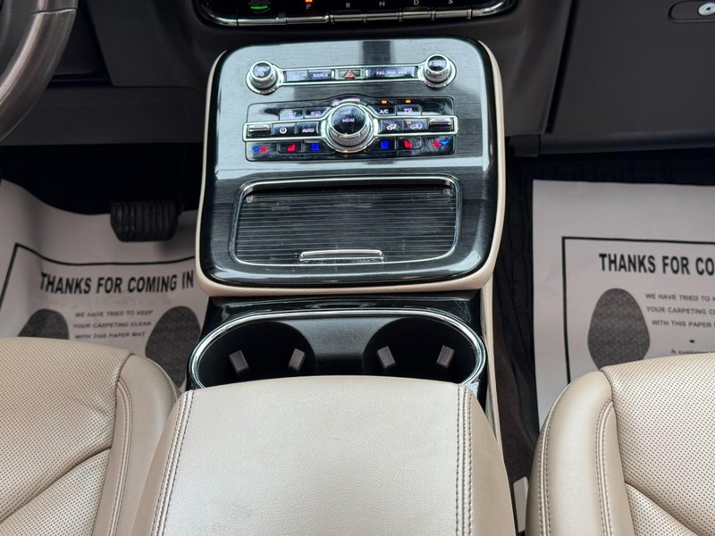 Lincoln Nautilus Vehicle Full-screen Gallery Image 14
