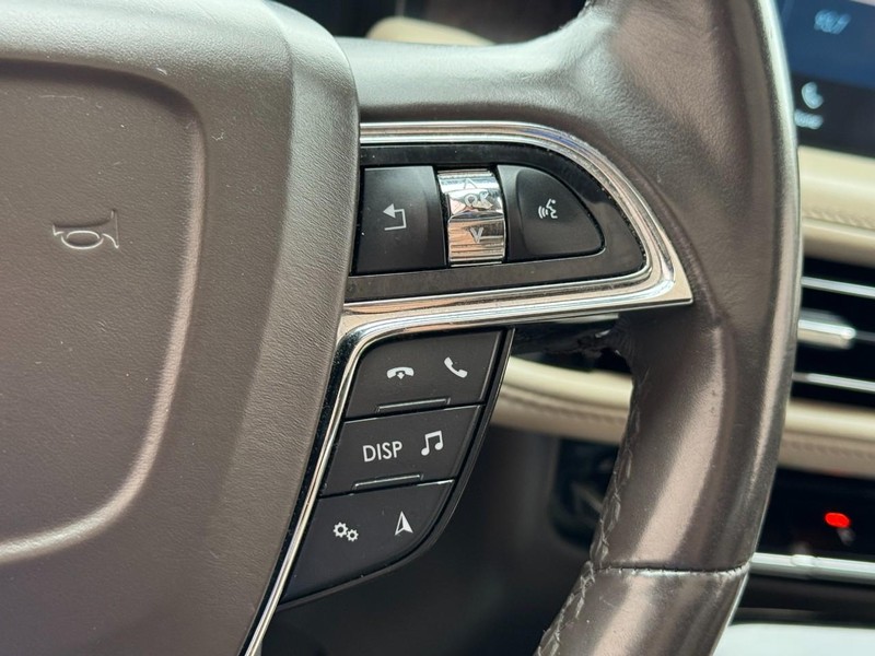 Lincoln Nautilus Vehicle Full-screen Gallery Image 18