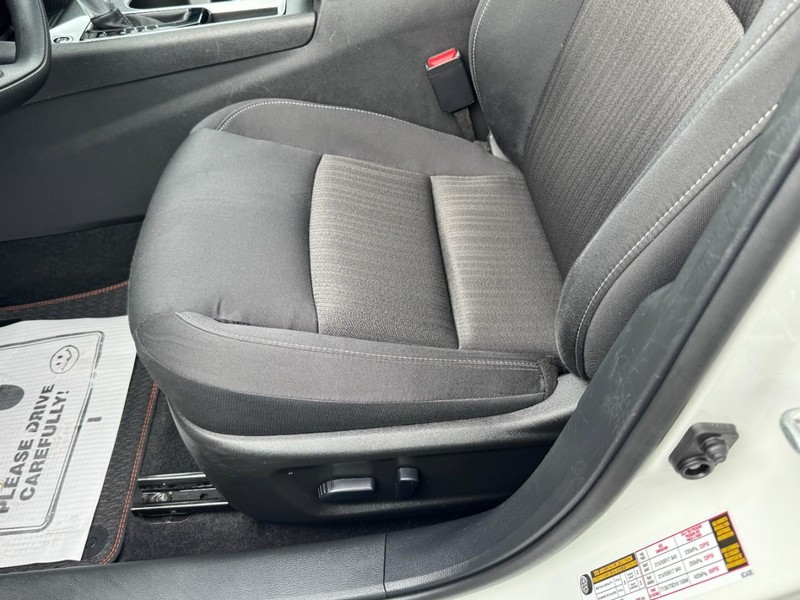 Nissan Altima Vehicle Full-screen Gallery Image 22
