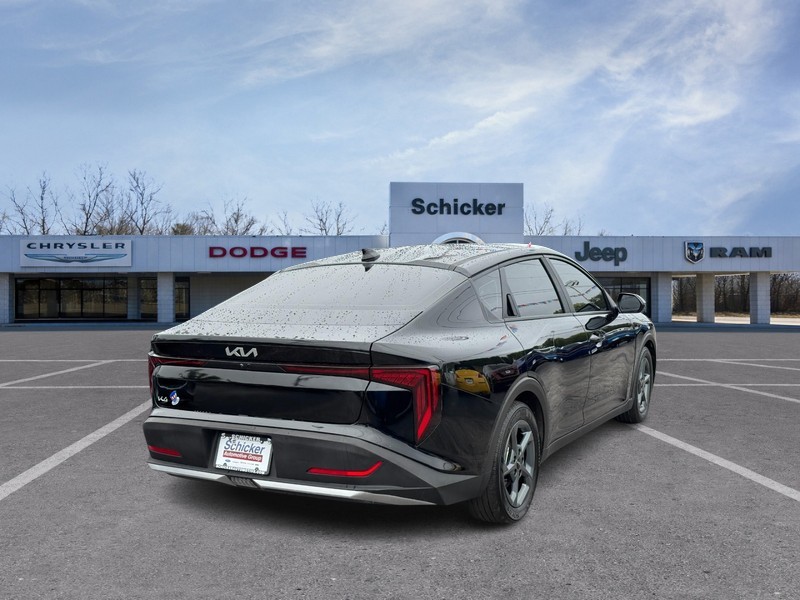 Kia K4 Vehicle Full-screen Gallery Image 03