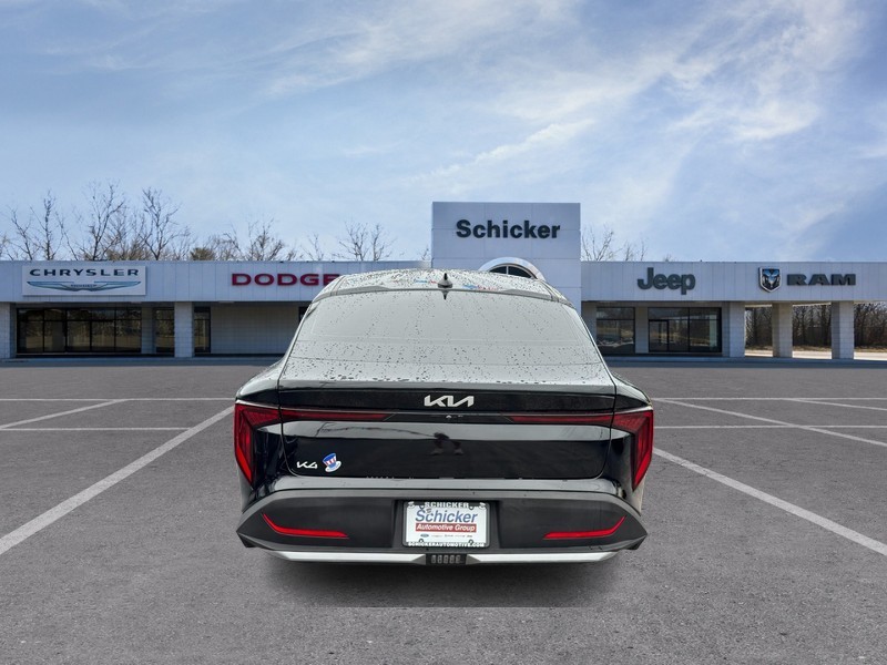 Kia K4 Vehicle Full-screen Gallery Image 04