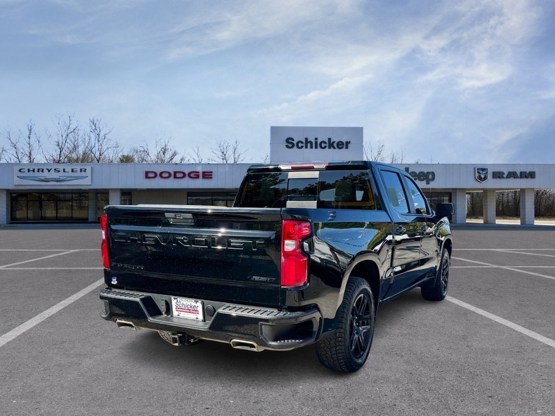 Chevrolet Silverado 1500 LTD Vehicle Full-screen Gallery Image 03