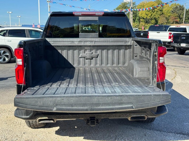 Chevrolet Silverado 1500 LTD Vehicle Full-screen Gallery Image 05