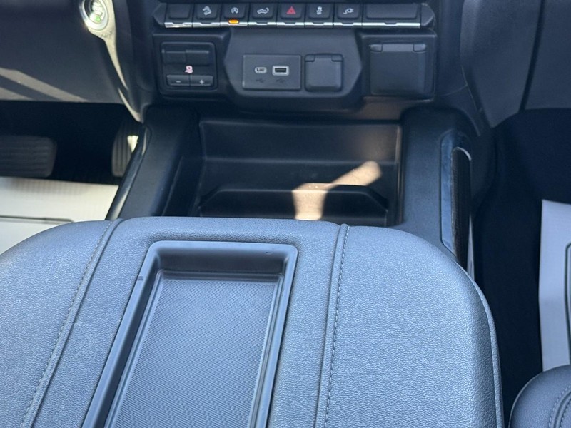 Chevrolet Silverado 1500 LTD Vehicle Full-screen Gallery Image 15