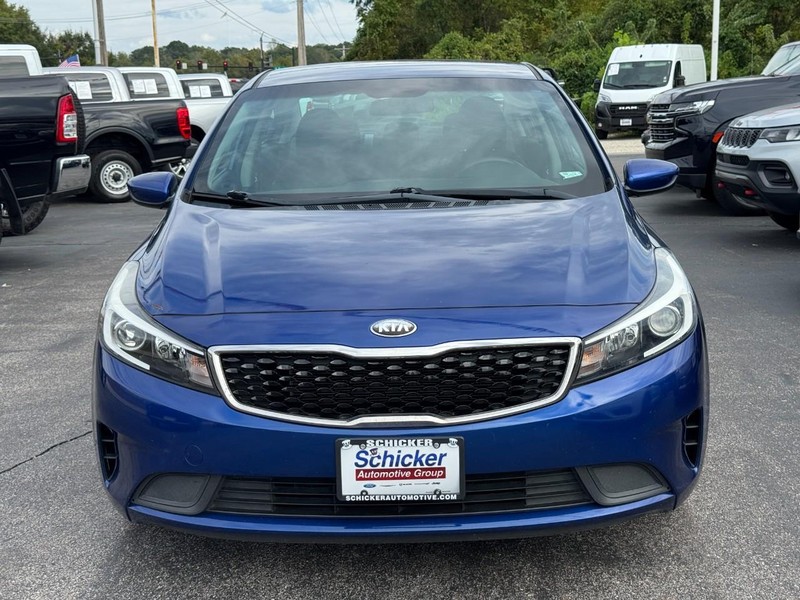 Kia Forte Vehicle Full-screen Gallery Image 09