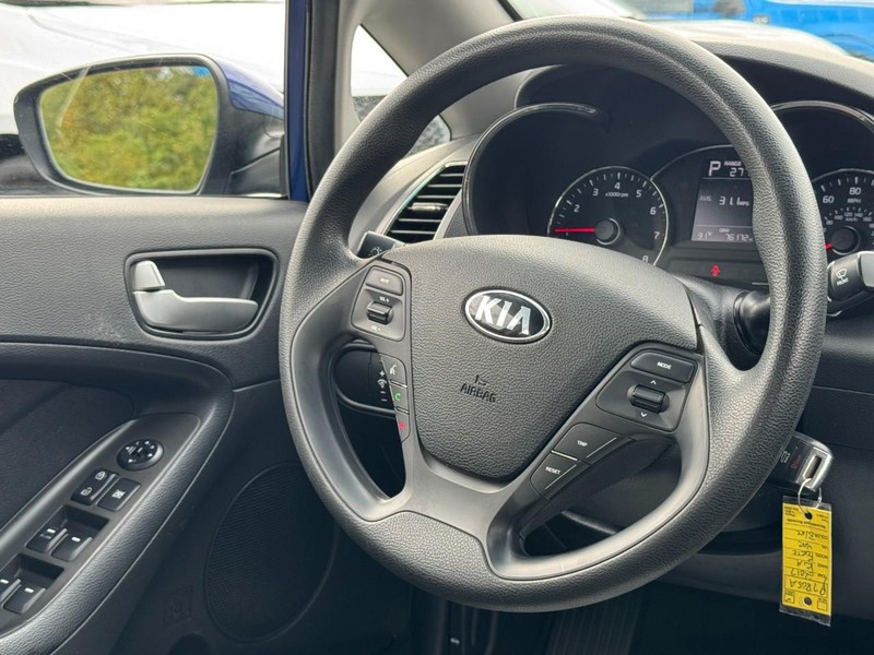 Kia Forte Vehicle Full-screen Gallery Image 12