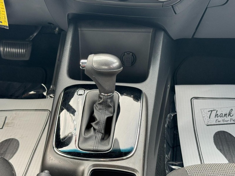 Kia Forte Vehicle Full-screen Gallery Image 14