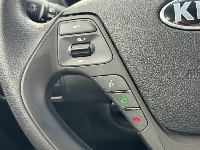 Kia Forte Vehicle Full-screen Gallery Image 16