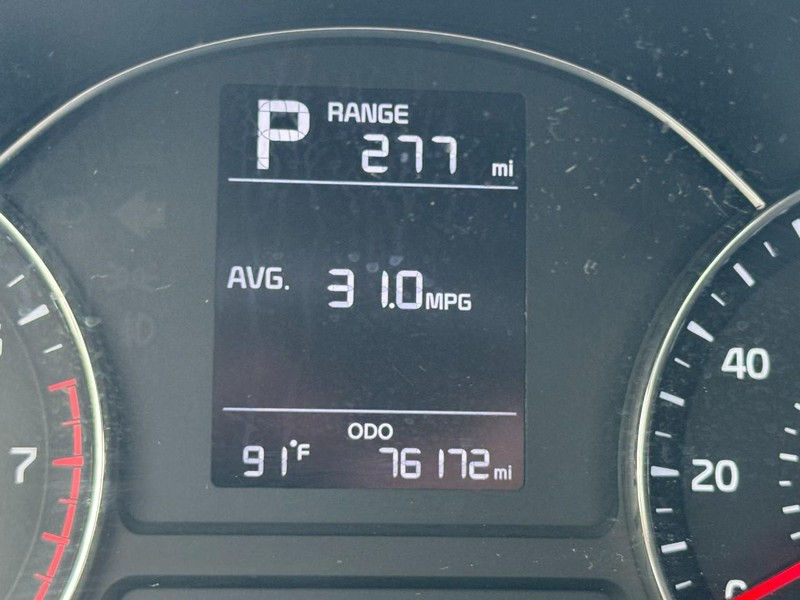 Kia Forte Vehicle Full-screen Gallery Image 18