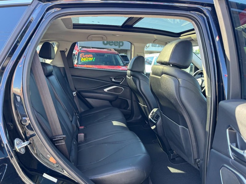 Acura RDX Vehicle Full-screen Gallery Image 10