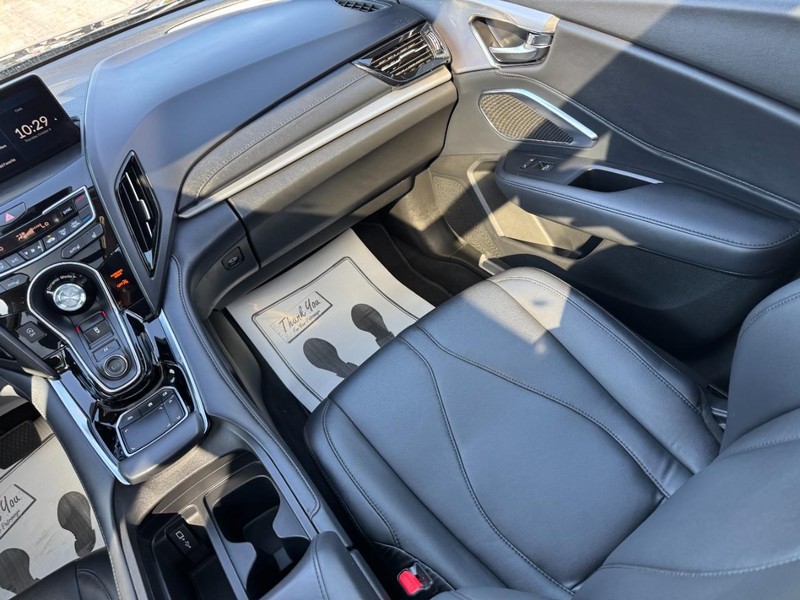 Acura RDX Vehicle Full-screen Gallery Image 15