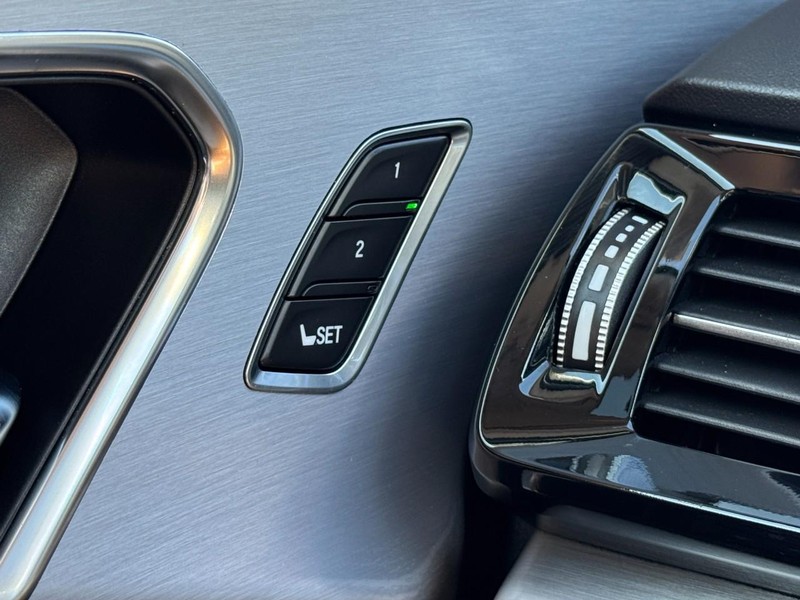 Acura RDX Vehicle Full-screen Gallery Image 16