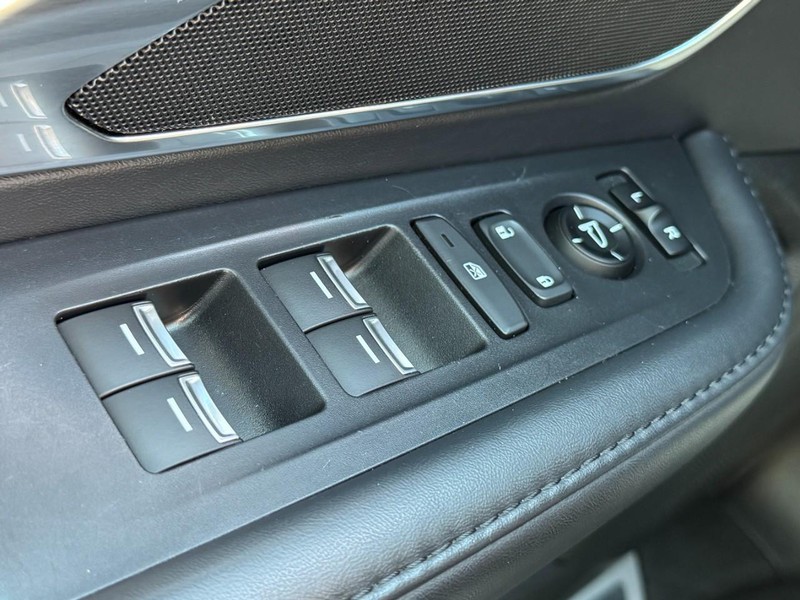 Acura RDX Vehicle Full-screen Gallery Image 24