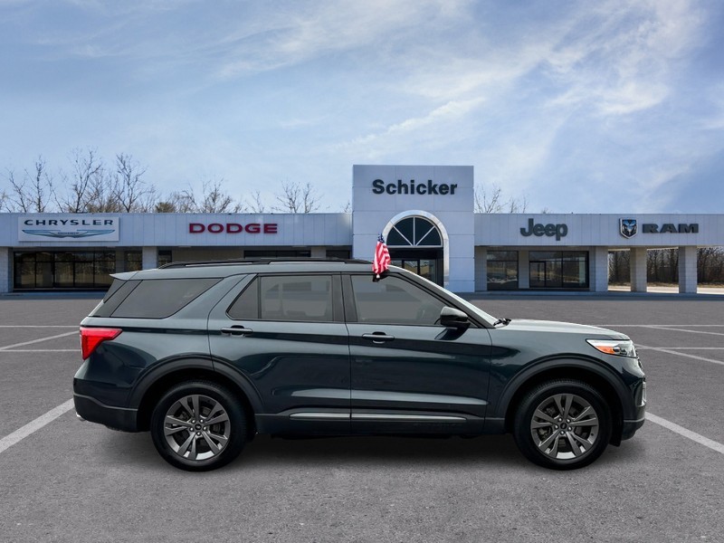 Ford Explorer Vehicle Full-screen Gallery Image 02