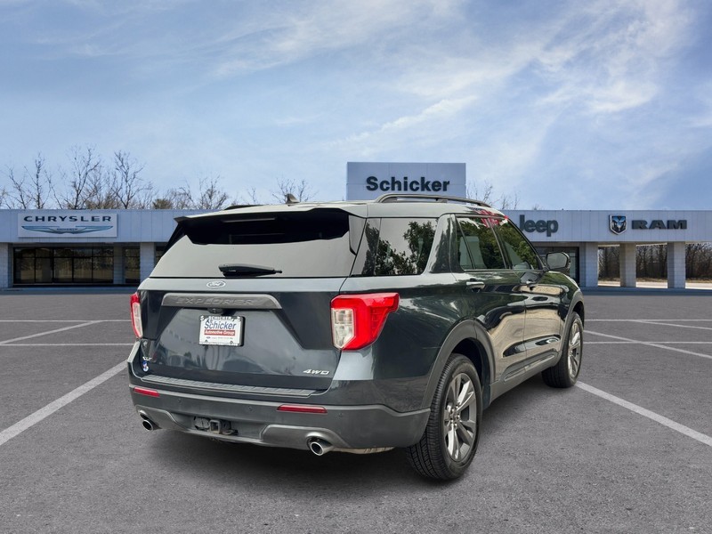 Ford Explorer Vehicle Full-screen Gallery Image 03