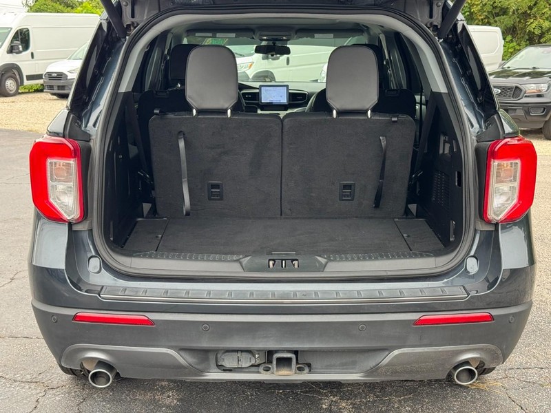 Ford Explorer Vehicle Full-screen Gallery Image 05