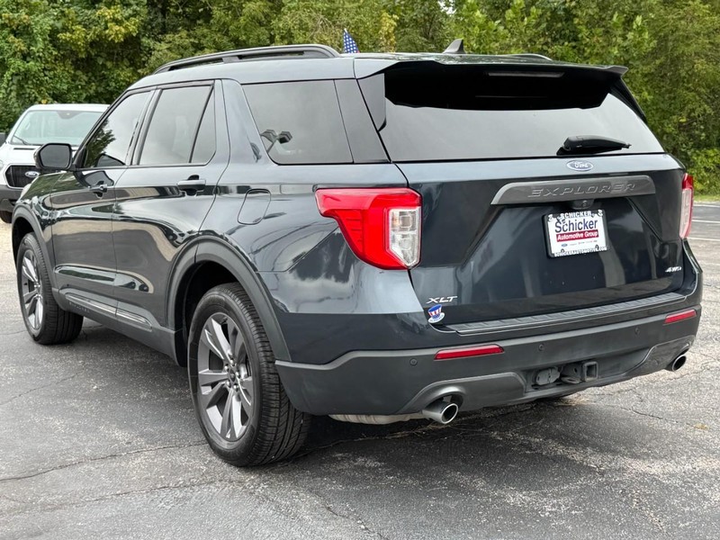 Ford Explorer Vehicle Full-screen Gallery Image 06