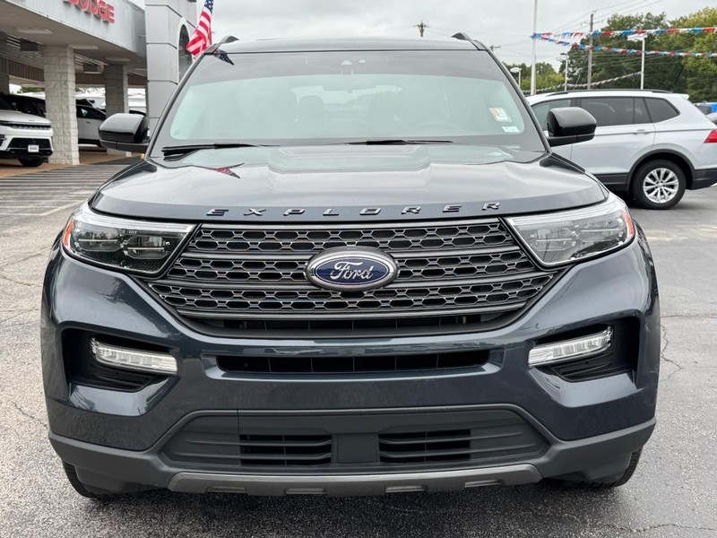 Ford Explorer Vehicle Full-screen Gallery Image 09