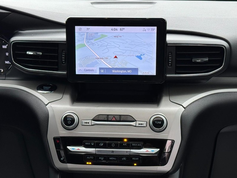 Ford Explorer Vehicle Full-screen Gallery Image 14