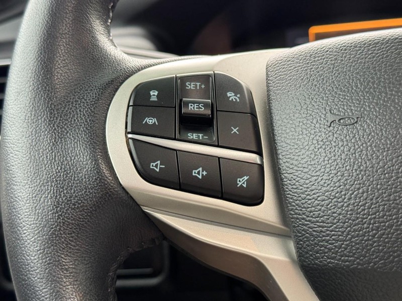 Ford Explorer Vehicle Full-screen Gallery Image 17