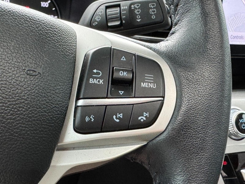 Ford Explorer Vehicle Full-screen Gallery Image 18