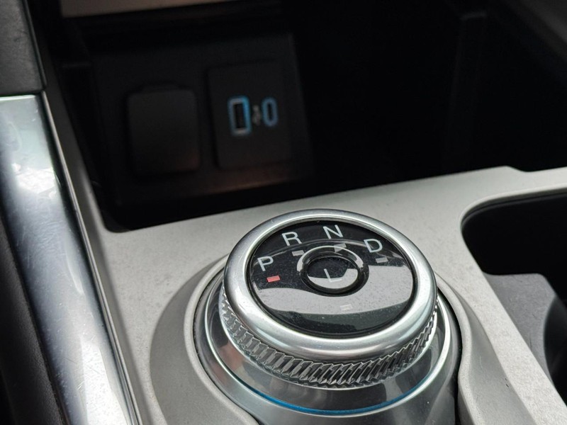 Ford Explorer Vehicle Full-screen Gallery Image 20