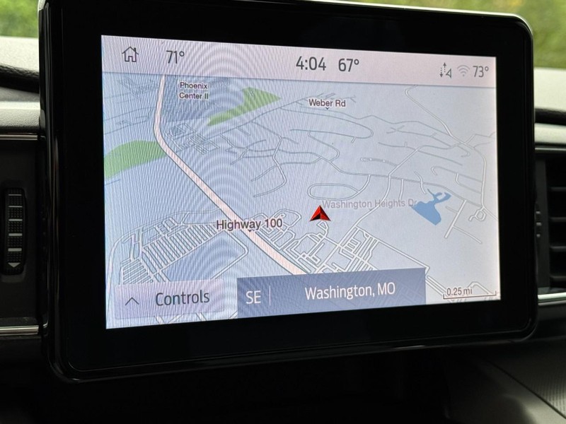 Ford Explorer Vehicle Full-screen Gallery Image 22