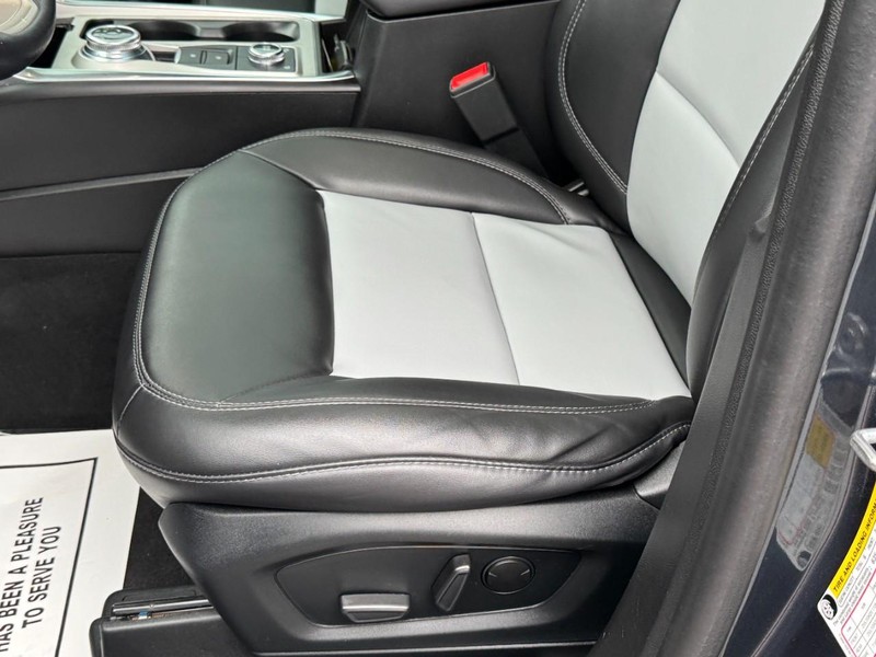 Ford Explorer Vehicle Full-screen Gallery Image 25