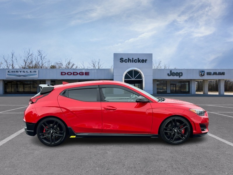 Hyundai Veloster Vehicle Full-screen Gallery Image 02