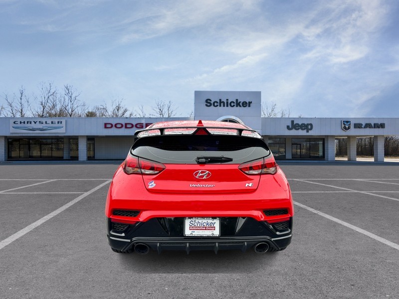 Hyundai Veloster Vehicle Full-screen Gallery Image 04