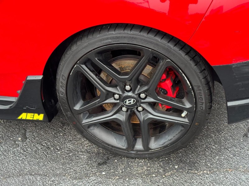 Hyundai Veloster Vehicle Full-screen Gallery Image 07