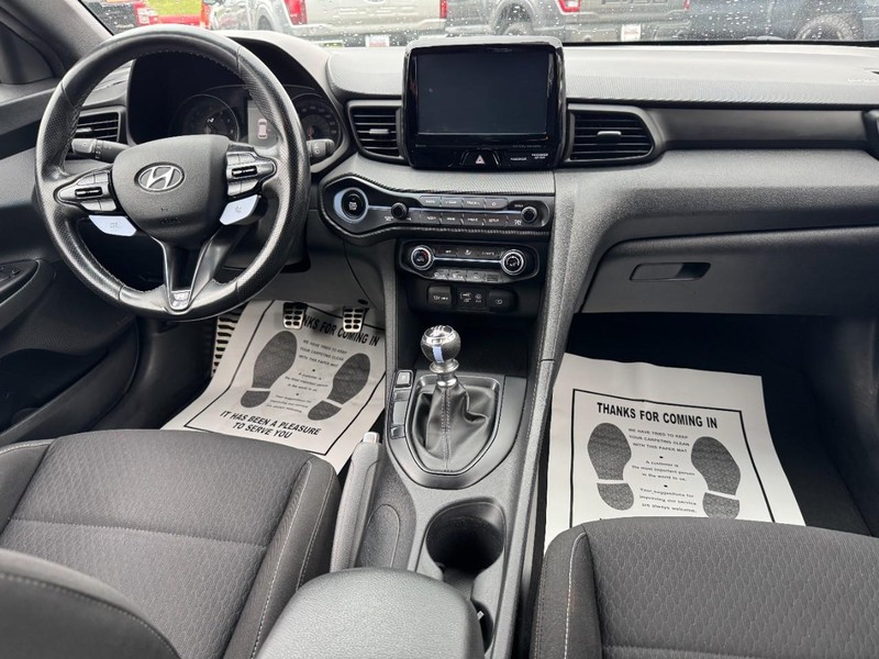 Hyundai Veloster Vehicle Full-screen Gallery Image 11