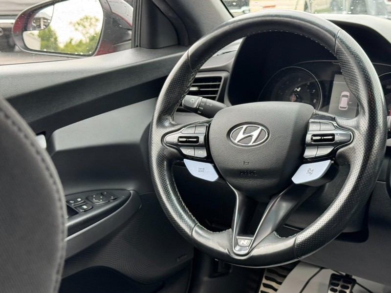 Hyundai Veloster Vehicle Full-screen Gallery Image 12
