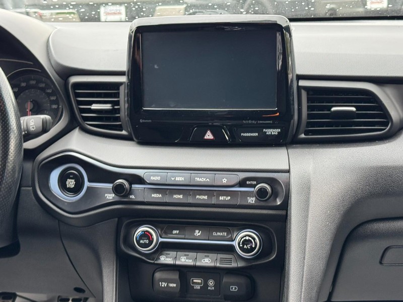 Hyundai Veloster Vehicle Full-screen Gallery Image 13