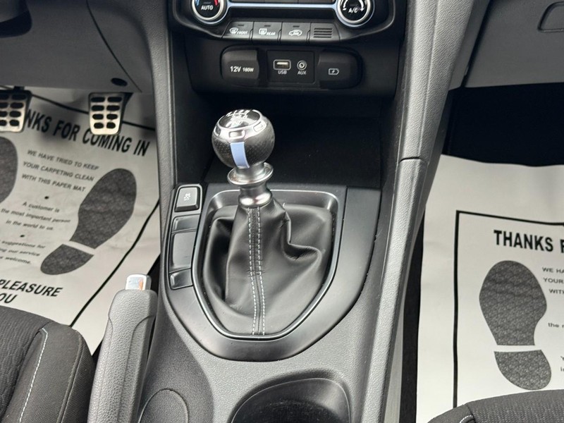 Hyundai Veloster Vehicle Full-screen Gallery Image 14