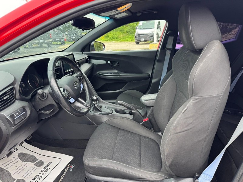 Hyundai Veloster Vehicle Full-screen Gallery Image 16