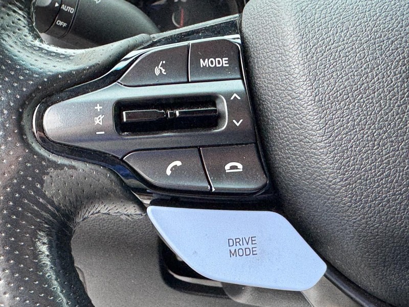 Hyundai Veloster Vehicle Full-screen Gallery Image 17