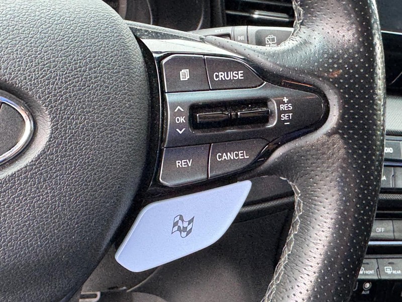 Hyundai Veloster Vehicle Full-screen Gallery Image 18