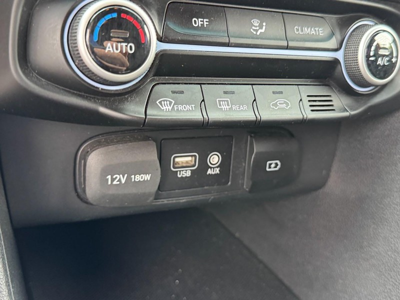 Hyundai Veloster Vehicle Full-screen Gallery Image 21