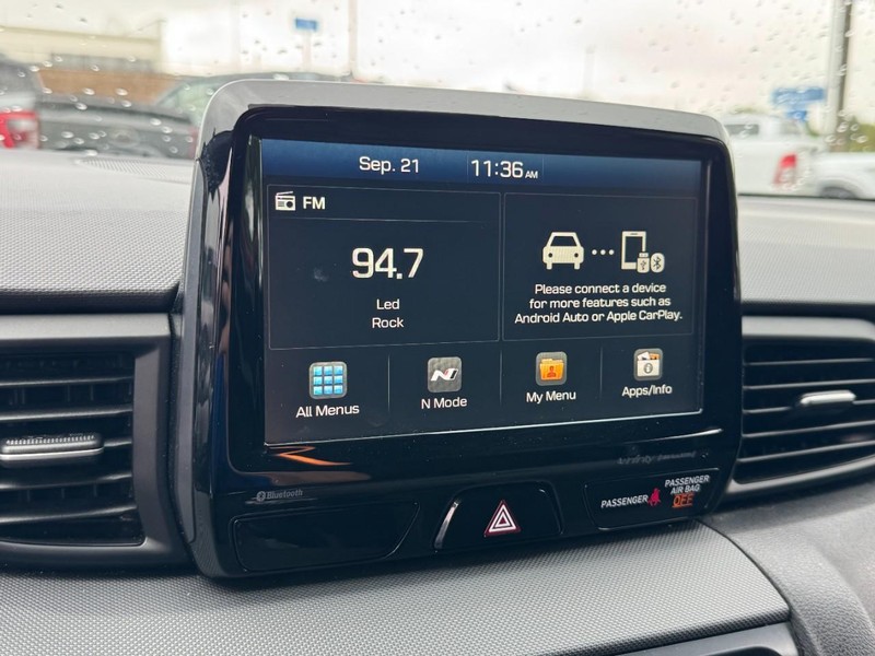 Hyundai Veloster Vehicle Full-screen Gallery Image 23